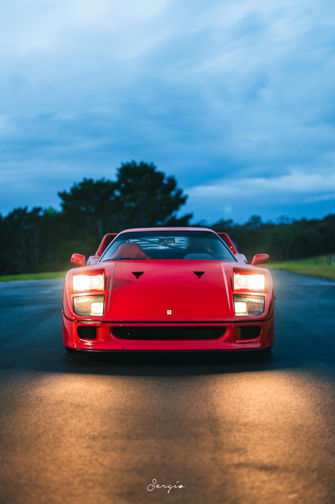 一台澳洲首次露面的法拉利f40与蓝调时刻