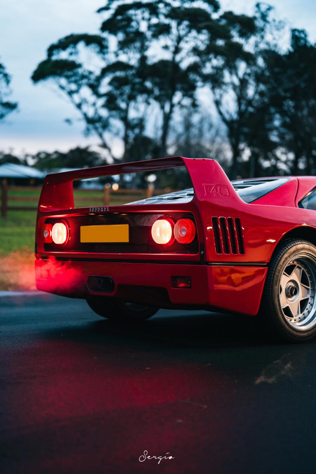 一台澳洲首次露面的法拉利f40与蓝调时刻