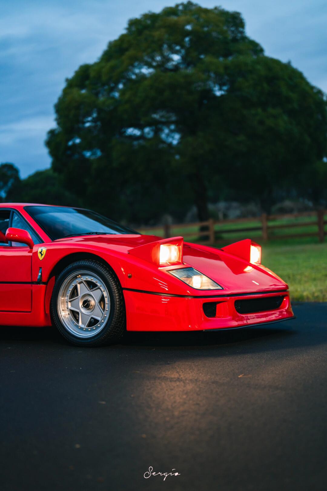 一台澳洲首次露面的法拉利f40与蓝调时刻