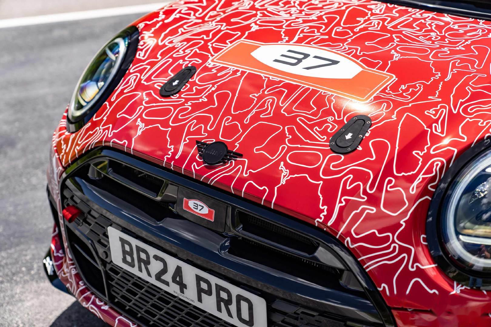 小段:1964年,欧洲蒙特卡洛汽车拉力赛,mini cooper s追逐赛中力压