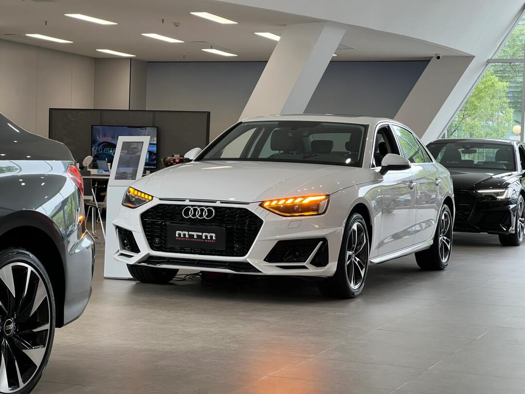 20多万的奥迪a4l 只需第一眼,你一定会爱上奥迪a4l的颜值! 超酷的前脸