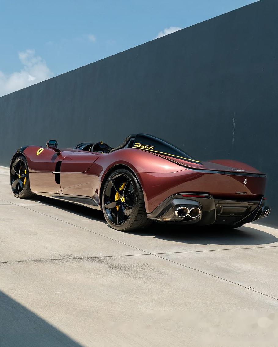 法拉利 monza sp1,经典元素于=一身的跃马.