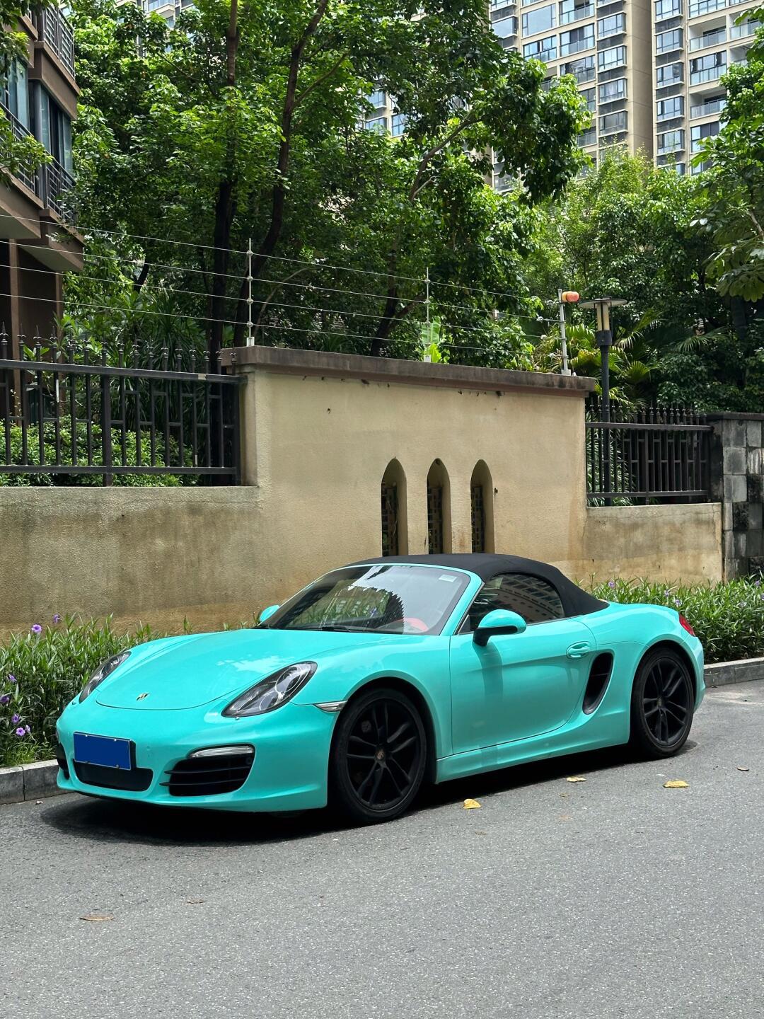 那肯定租敞篷车自驾去看啊