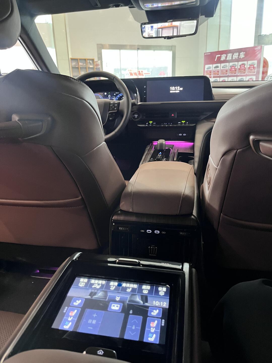 16代丰田皇冠sedan与ls同平台,你会买吗?