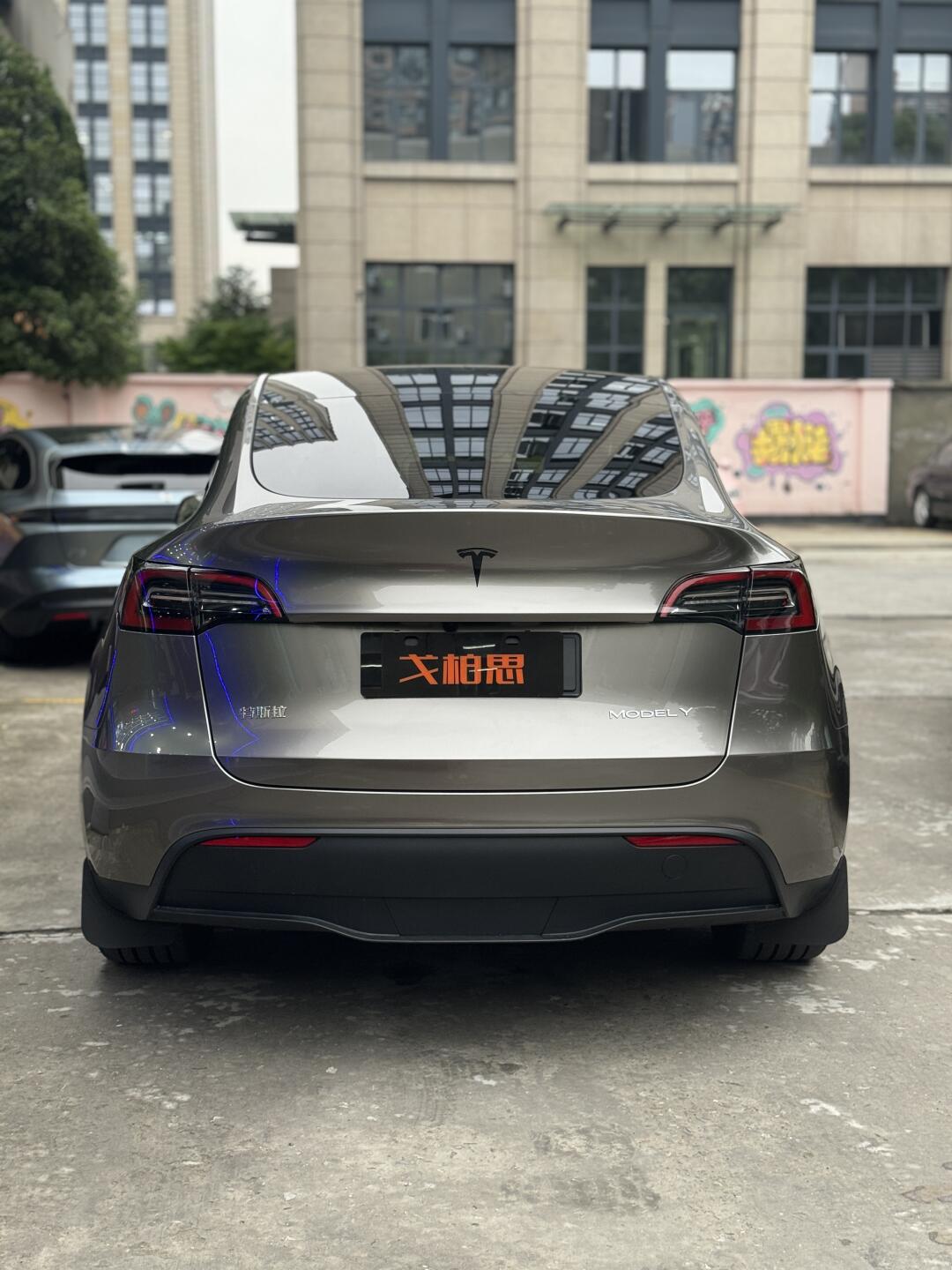 95特斯拉model y改色液态金属银9578