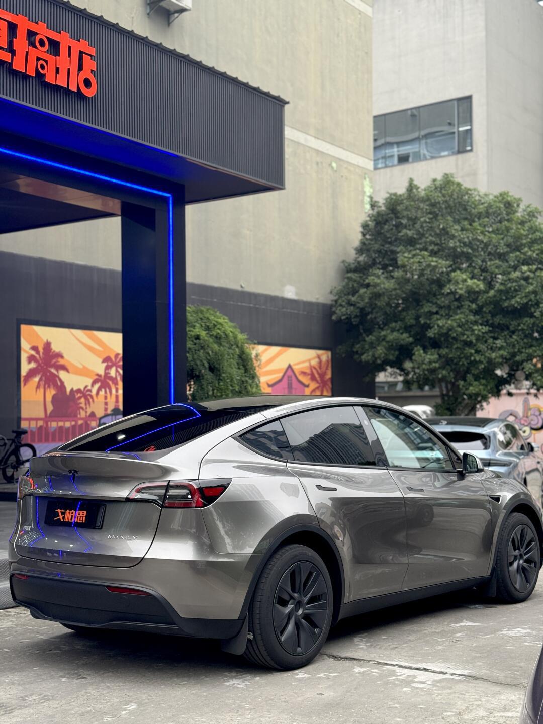 95特斯拉model y改色液态金属银9578