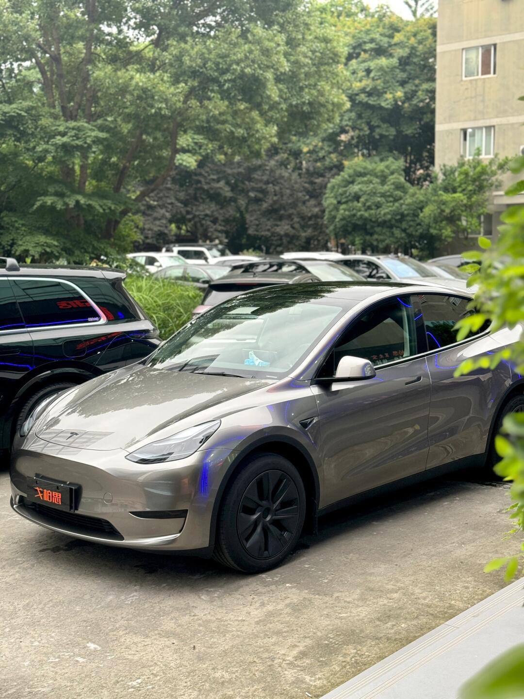 95特斯拉model y改色液态金属银9578