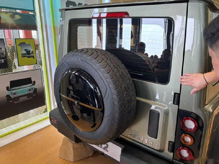 新的那台212,产品定义是越野e族辛华(玩e族的都喊他农民)他们一起干的