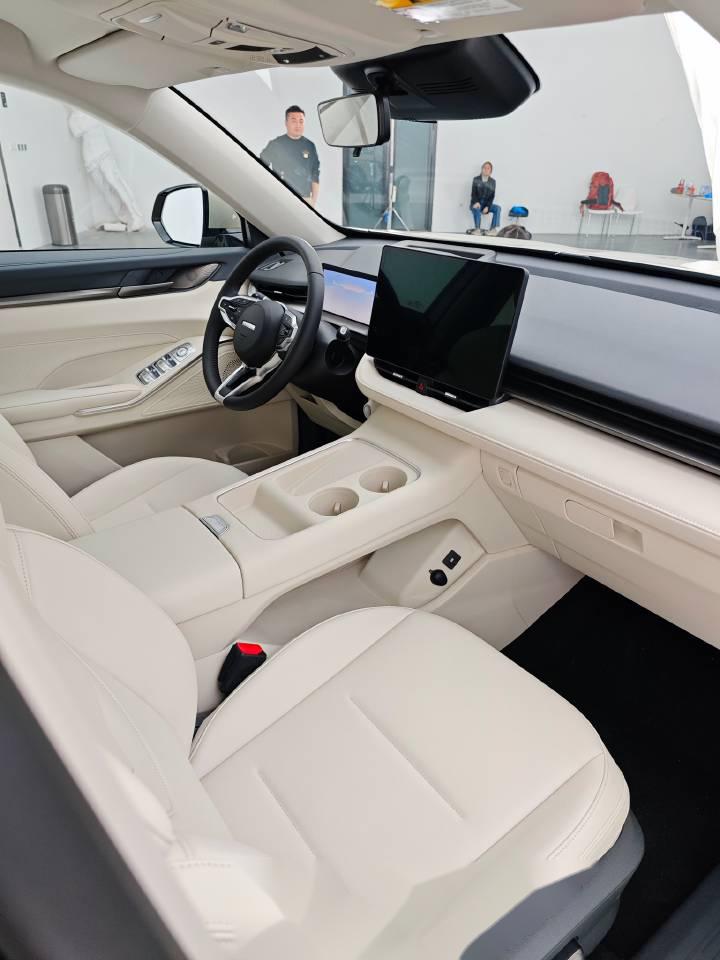 新一代哈弗h6黑色内饰,感觉比浅色的要更协调些