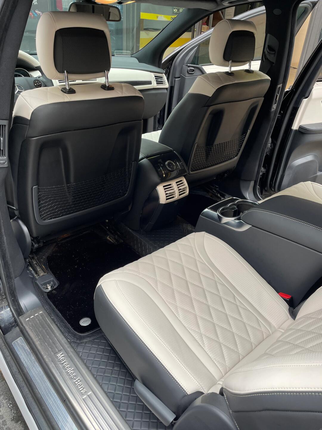 重庆老车翻新找车空间,11年奔驰r500翻新包覆,外观贴膜换大灯轮毂