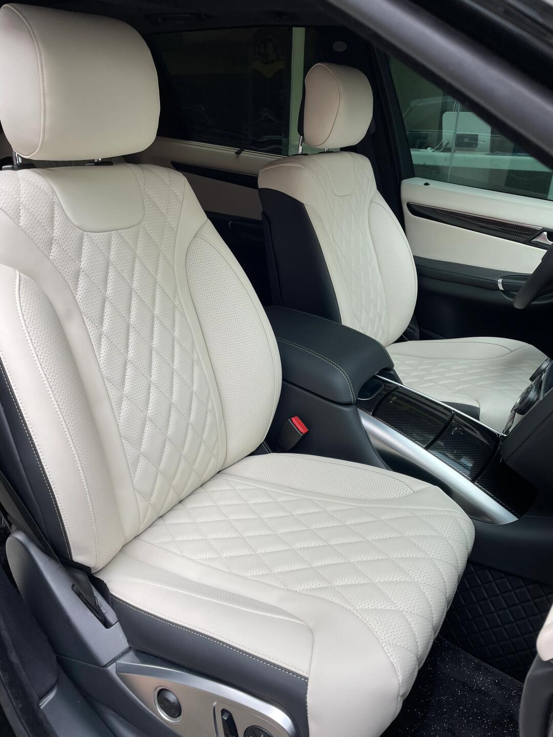 重庆老车翻新找车空间,11年奔驰r500翻新包覆,外观贴膜换大灯轮毂