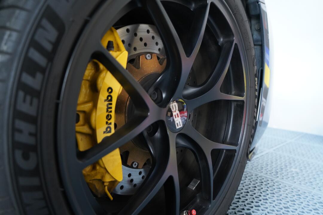 宝马5系改装锻造轮毂,brembo刹车卡钳