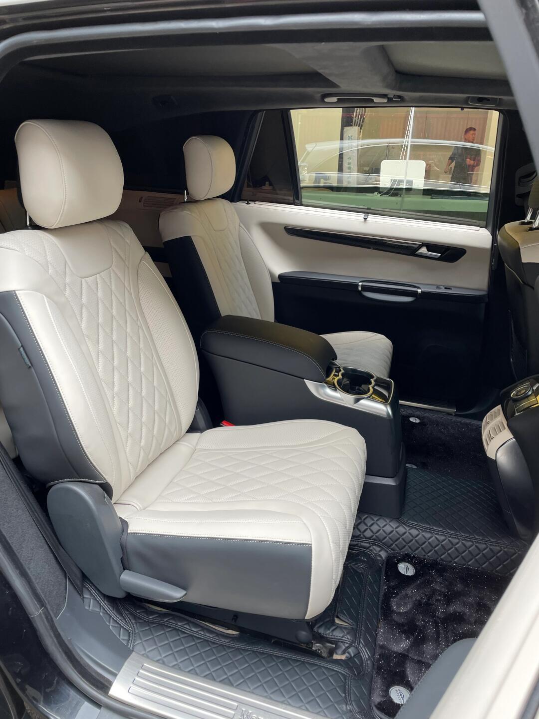 重庆老车翻新找车空间,11年奔驰r500翻新包覆,外观贴膜换大灯轮毂