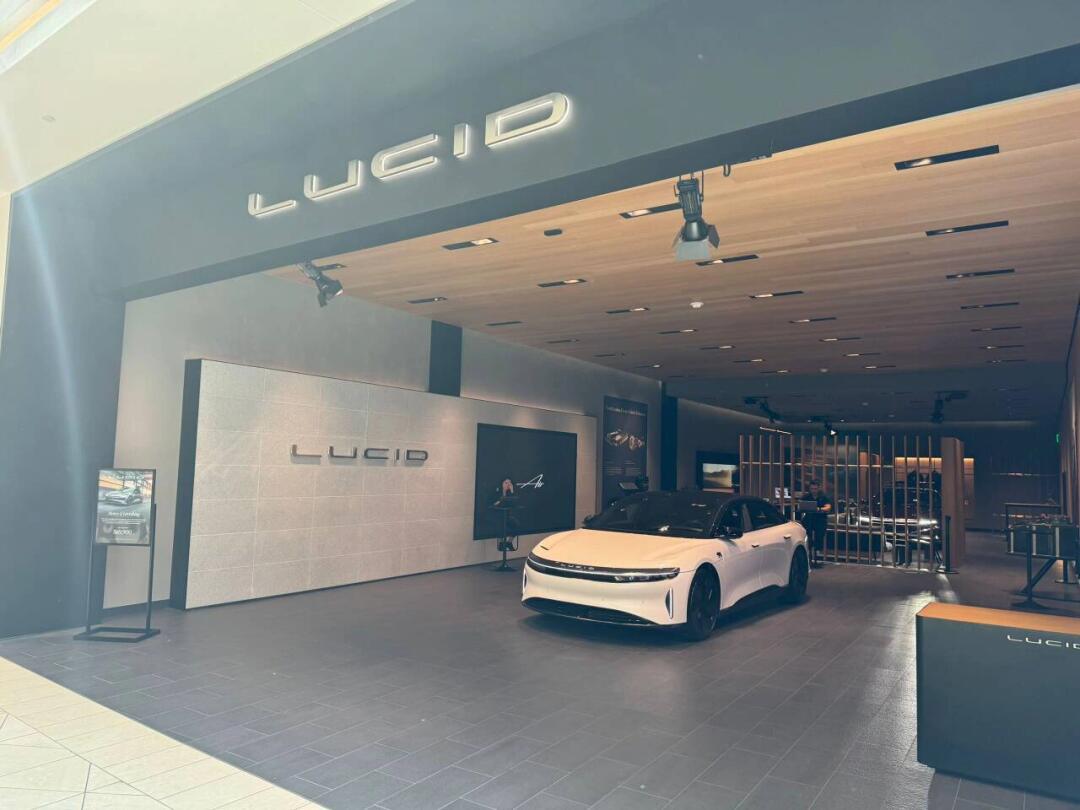 lucid air,美国电动车制造商lucid旗下纯电轿车,69900美元的起售