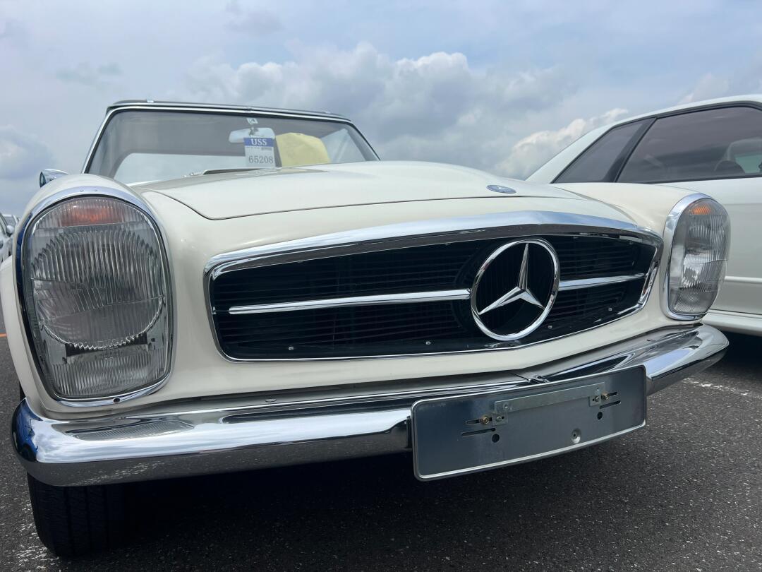 1964年的奔驰230sl和李小龙同款r107