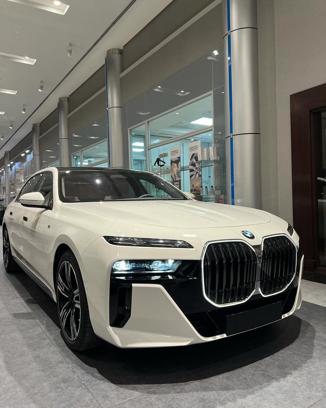 2024款宝马760i xdrive,谁看了不迷糊