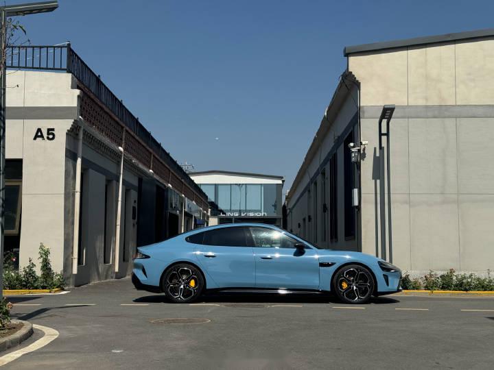 提车了,听一位铁粉的建议搞了个瓷器蓝