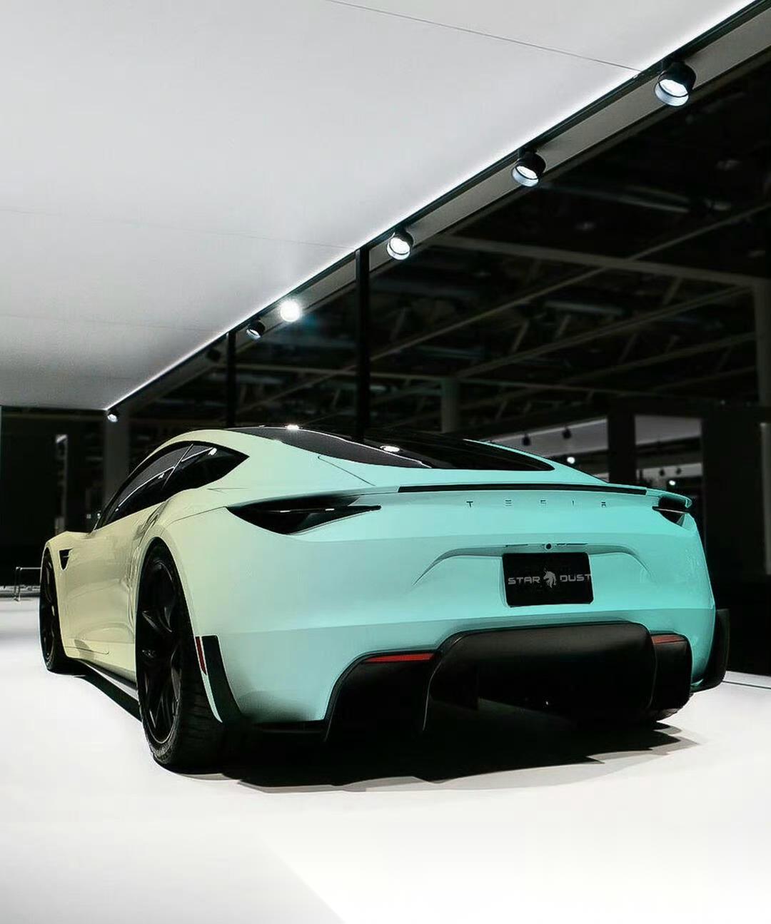 特斯拉改装:海盐柠檬渐变 这配色很适合夏天阿,像冰淇淋