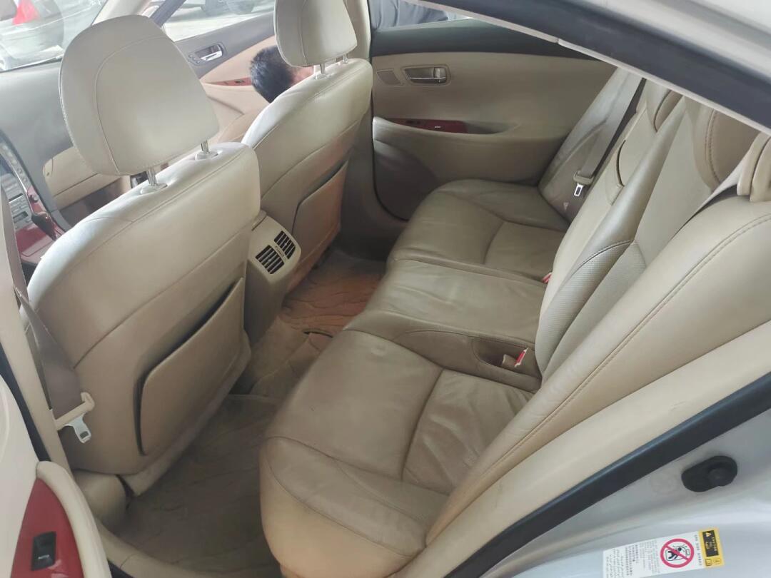 刚刚收回,08年雷克萨斯es350豪华版,3.5l排量,v6发动机,自动挡,当年