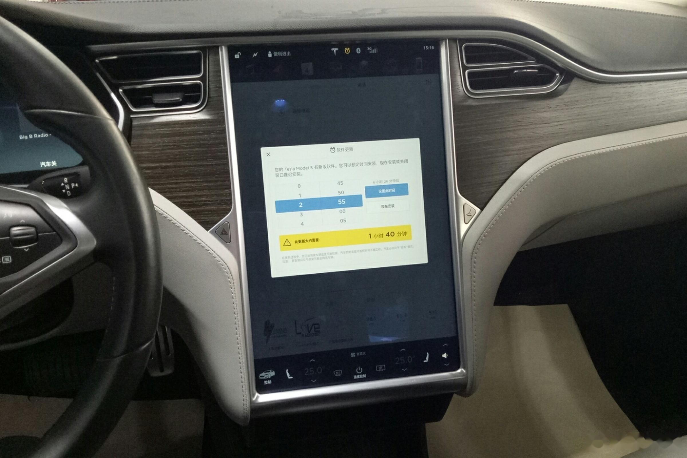 从一开始的特斯拉model s,大号中控屏就开始流行了,发展至今各式各样