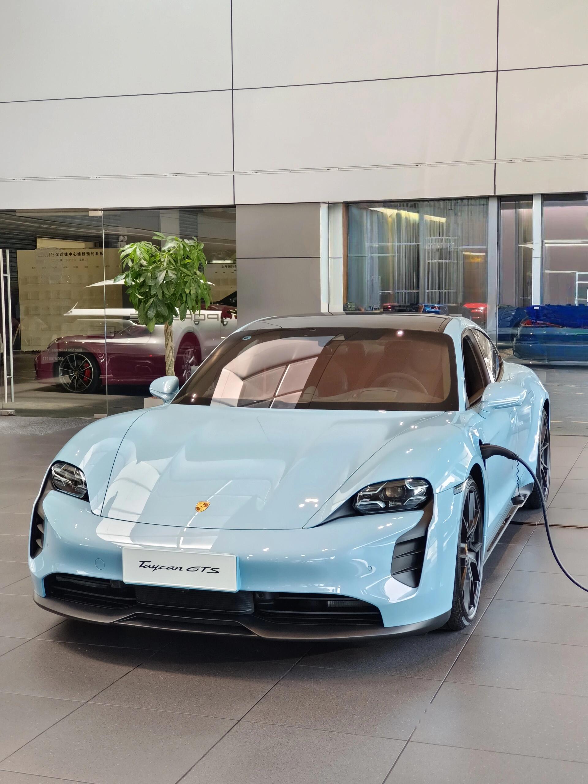 22款保时捷taycan gts 纯电续航:538km 百公里加速:3.7秒