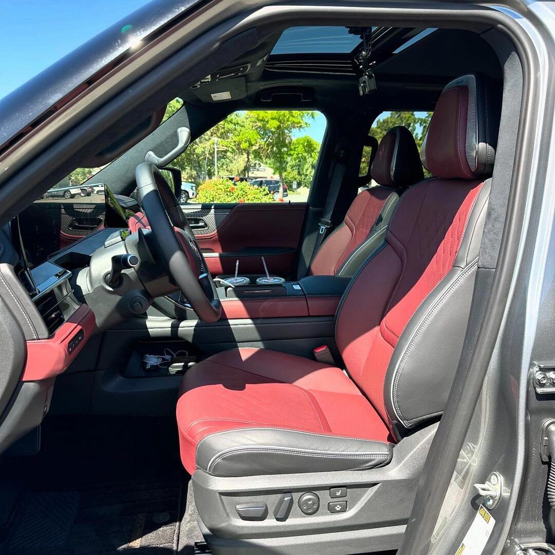 全新英菲尼迪qx80,外观够霸气,内饰挺精致