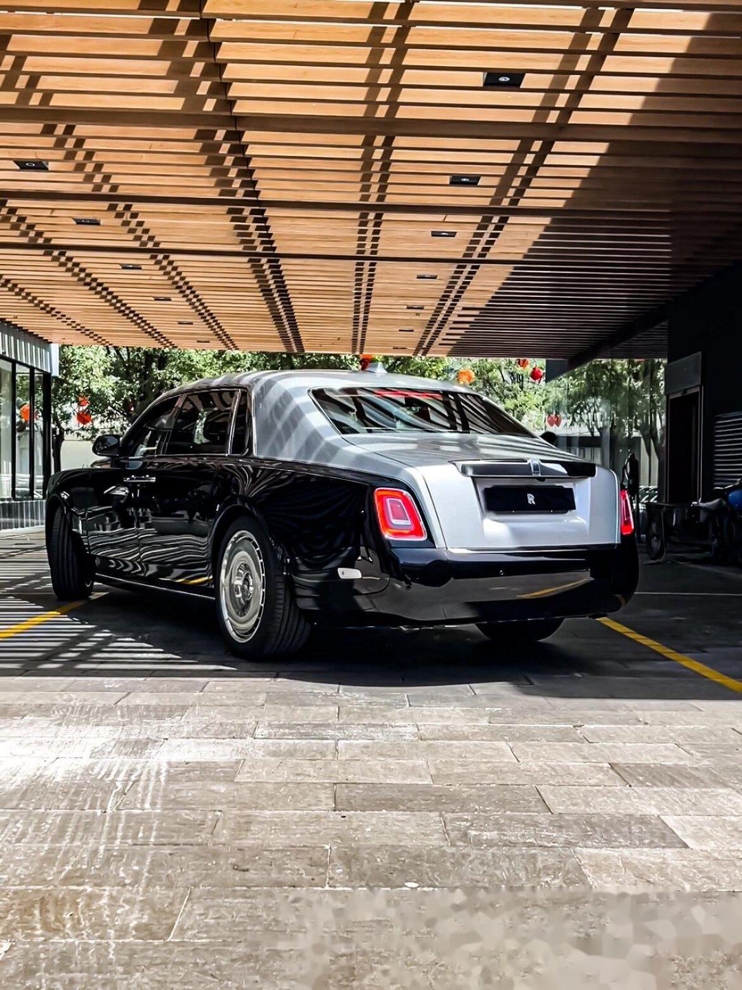 第八代rolls royce 劳斯莱斯幻影 长轴距ii 先用八个字总结:气场强大