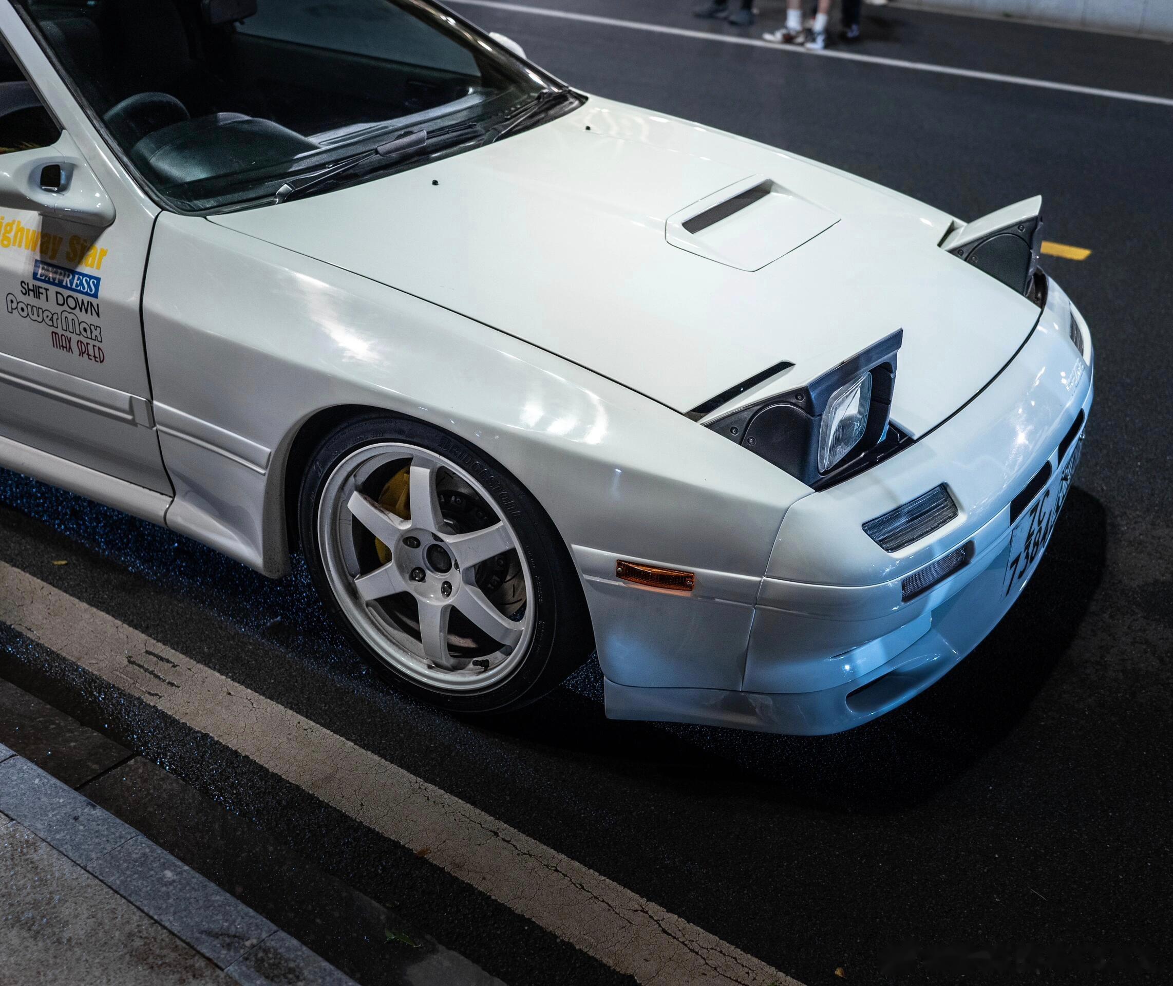 rx7侧面图片