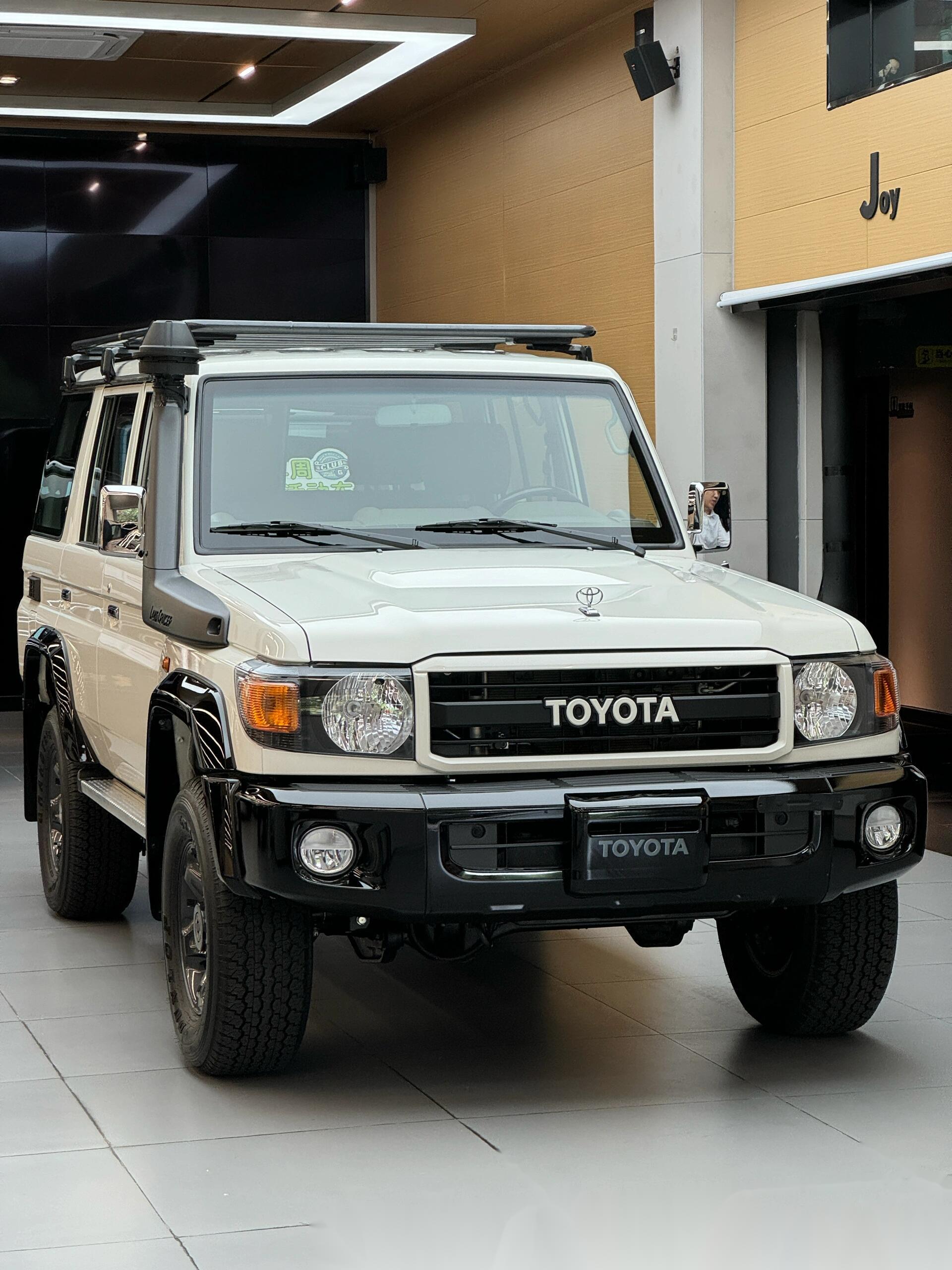 toyota lc76,45升v8自然吸气发动机,最大功率202kw,最大扭矩