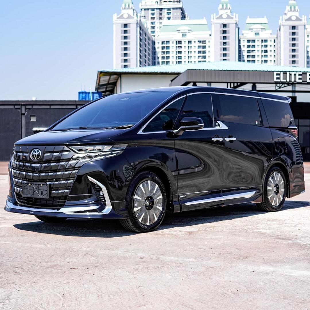 2024款丰田埃尔法外观依旧霸气,内饰升级!