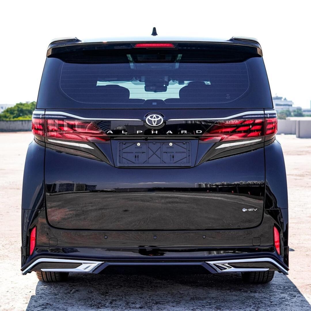 2024款丰田埃尔法外观依旧霸气,内饰升级!