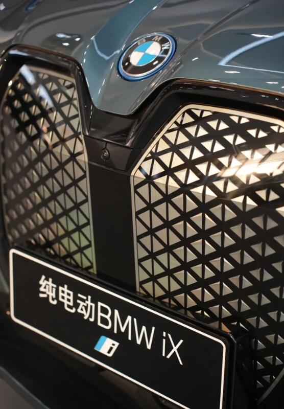 作为一款具有未来感的车,宝马纯电动suv bm