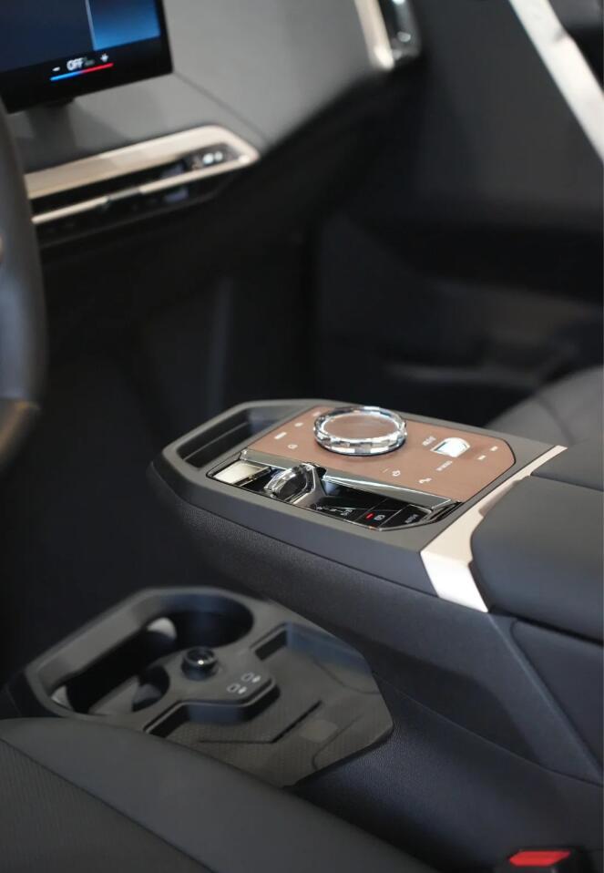 作为一款具有未来感的车,宝马纯电动suv bm