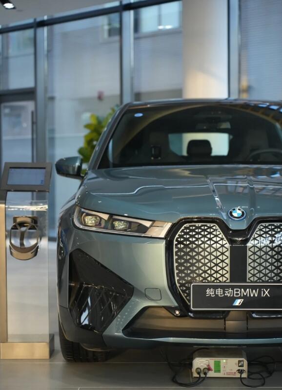 作为一款具有未来感的车,宝马纯电动suv bm