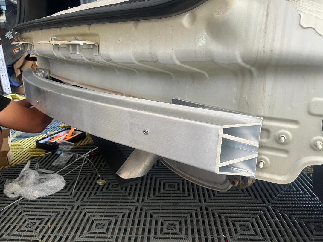 库斯途前后防撞杠更换/后转向灯改装
