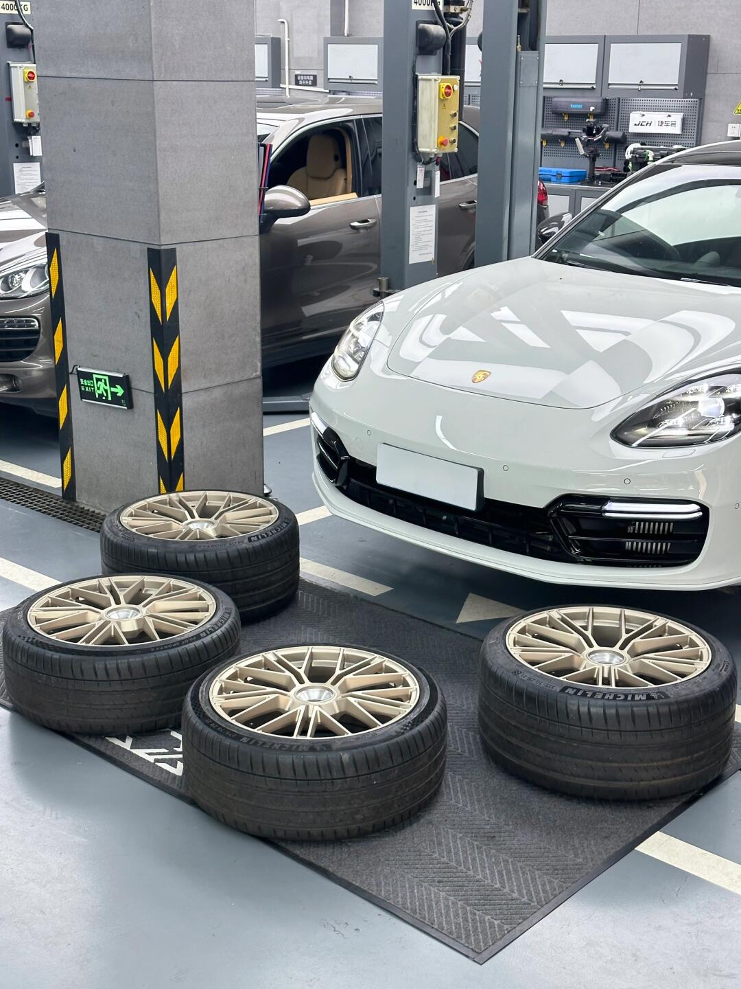 帕拉梅拉 中锁轮毂 才完美.