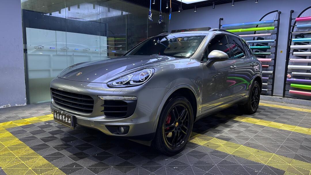 像保时捷卡宴这么大的车子改什么颜色合适