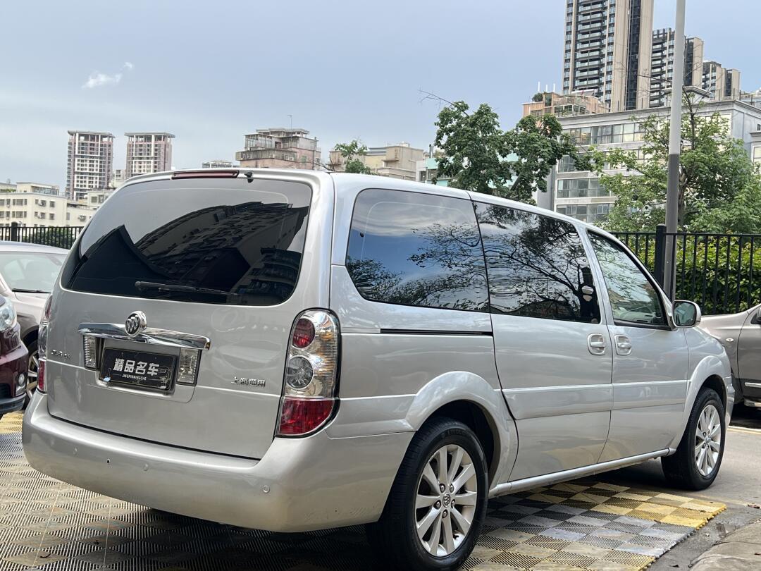 别克gl8 14款 2.4l 经典版