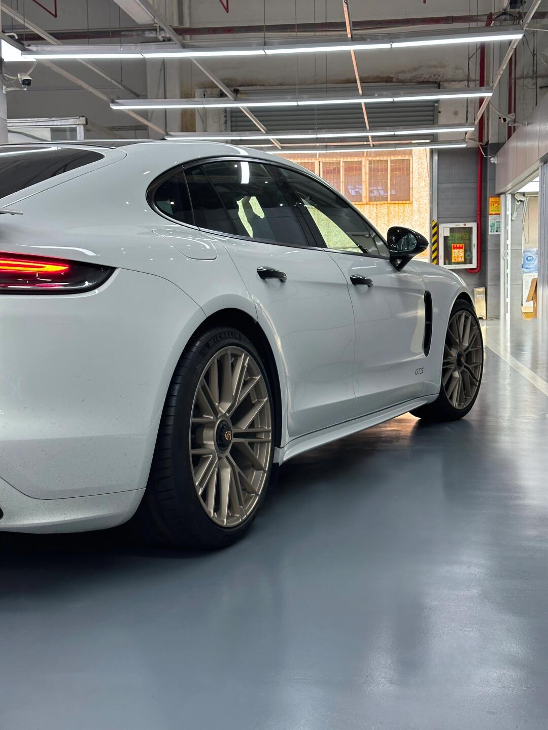 帕拉梅拉 中锁轮毂 才完美.