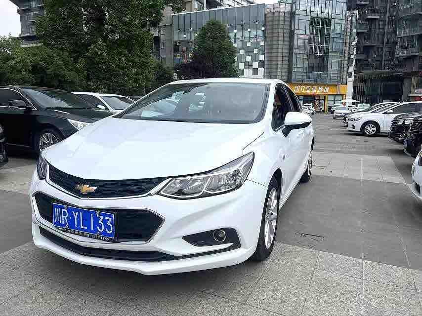 到店16年改款科鲁兹 自动挡带天窗 带多功能方向盘 电子驻车 原车原户