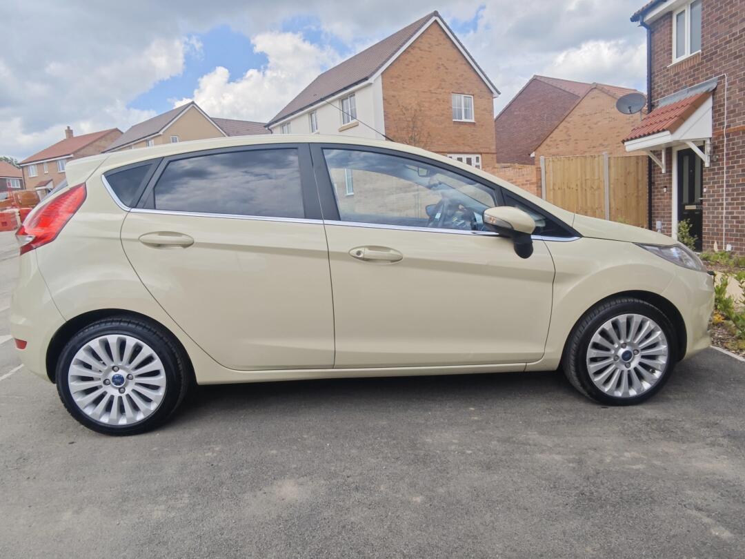 9297英国南安二手 自动挡09福特嘉年华