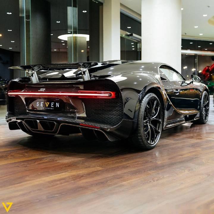 布加迪chiron,每一个细节都经过精雕细琢,一丝不苟.