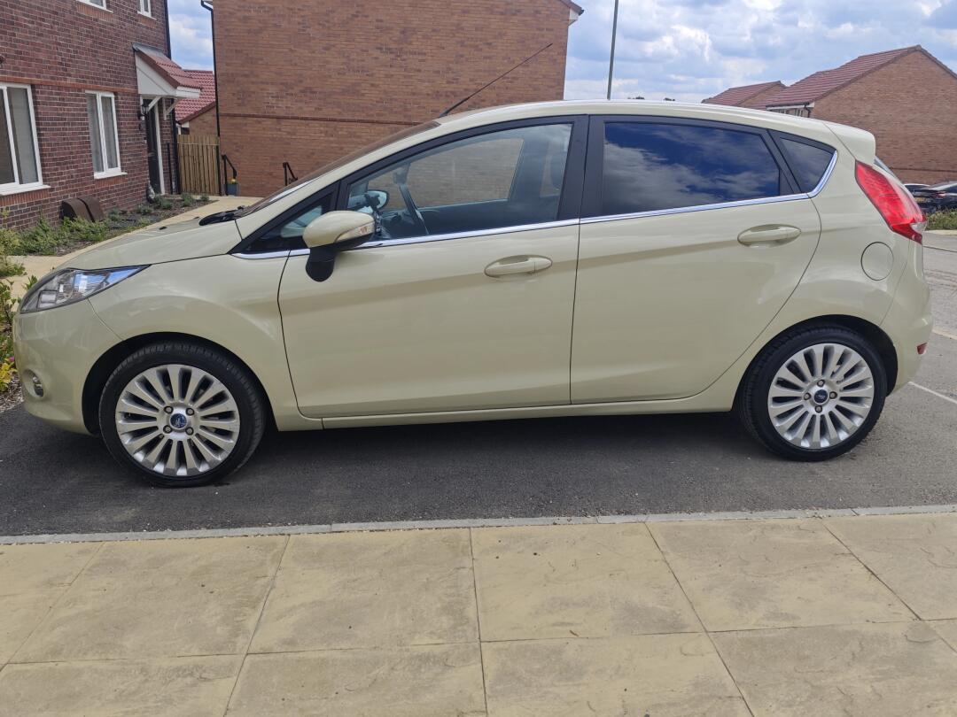 9297英国南安二手 自动挡09福特嘉年华