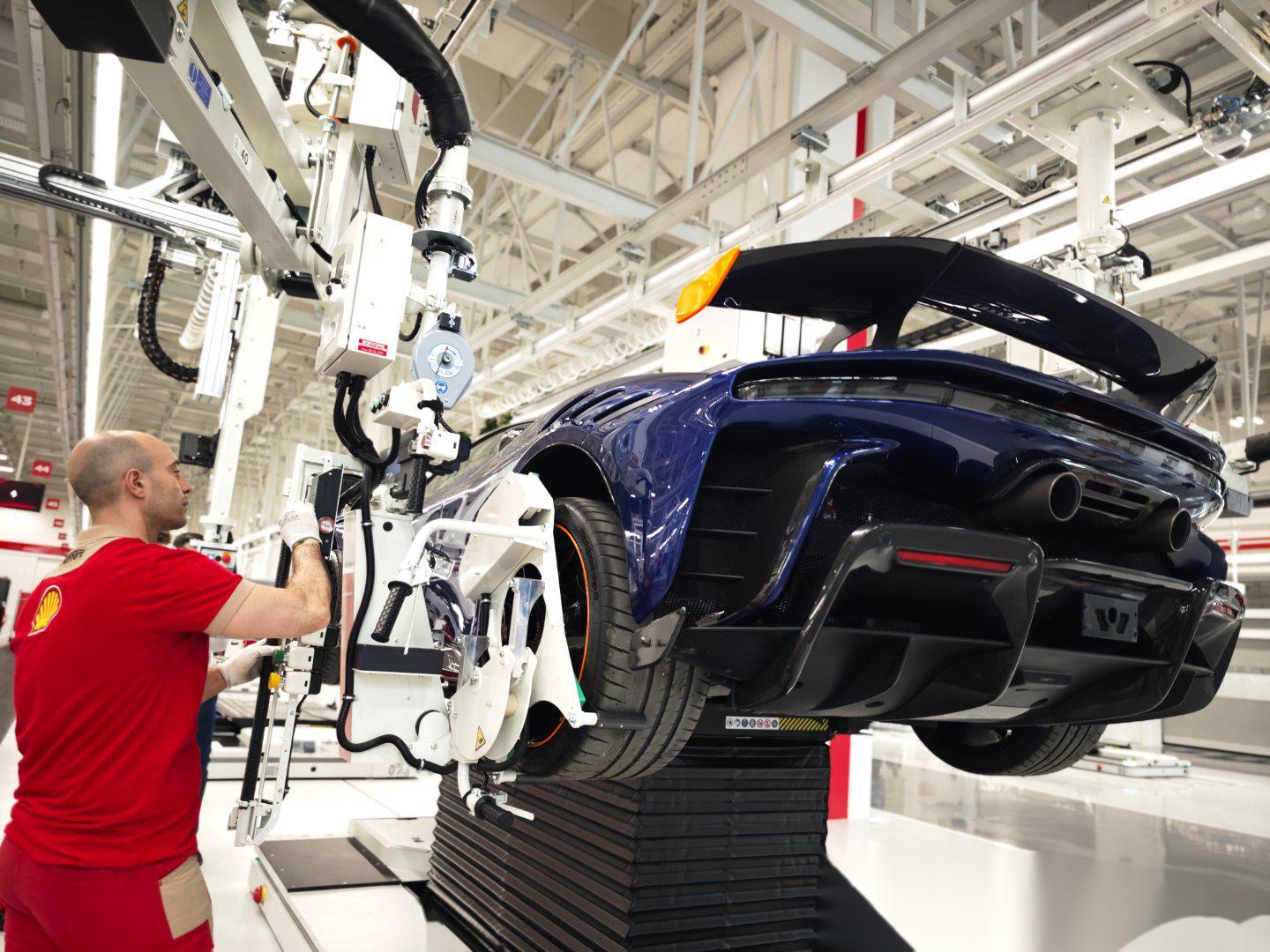 building开幕, 前所未有的给媒体在工厂内部进行拍摄