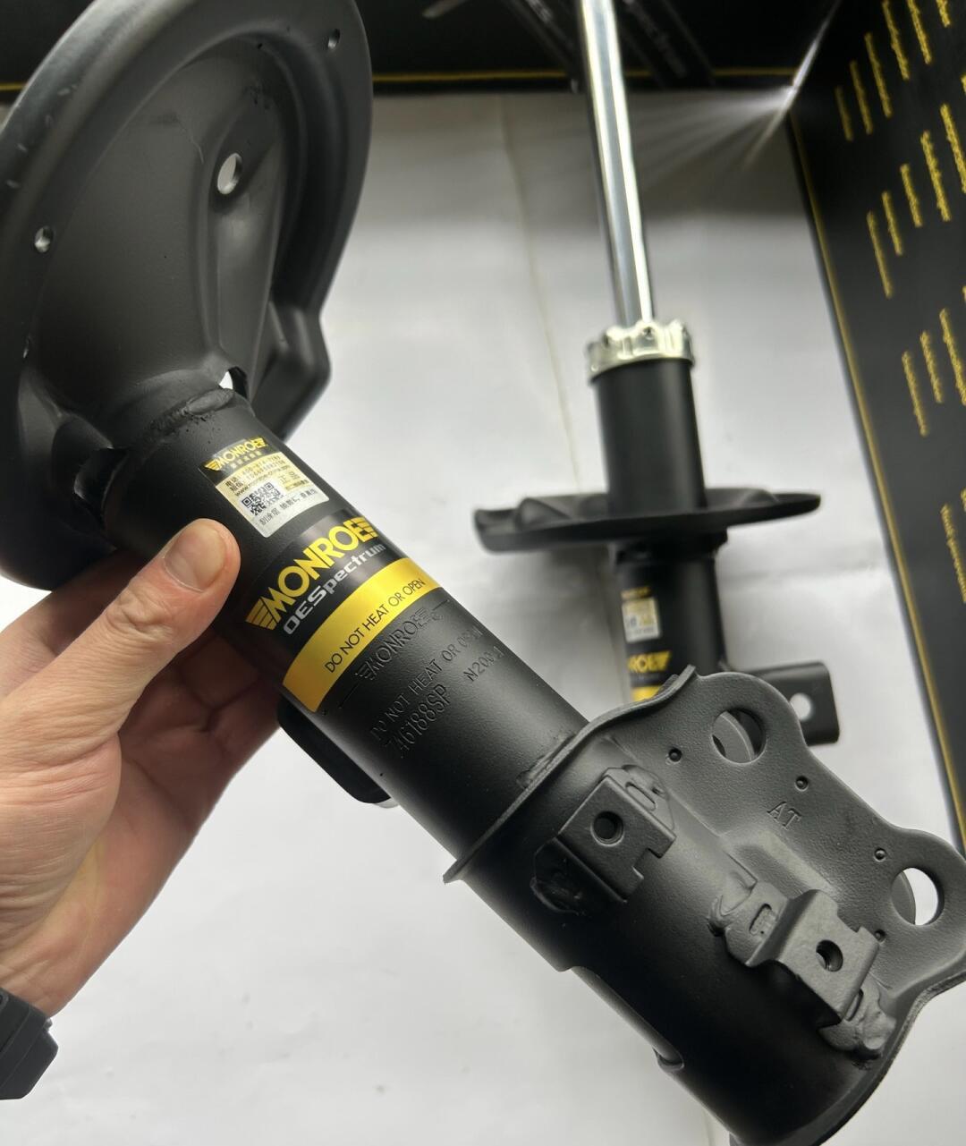 蒙诺(monroe)起亚佳乐前减震器