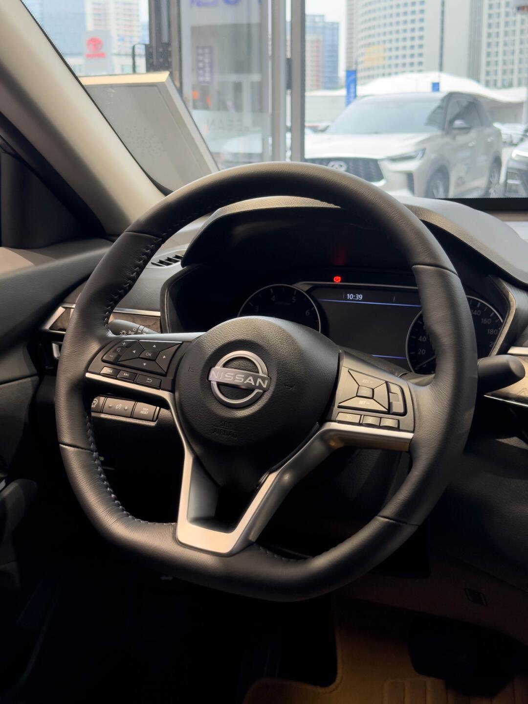 日产天籁内饰外观展示