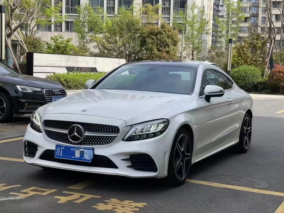 20年奔驰c260 coupe轿跑 美女一手,四出排气,碳纤维尾翼,最美双门四座