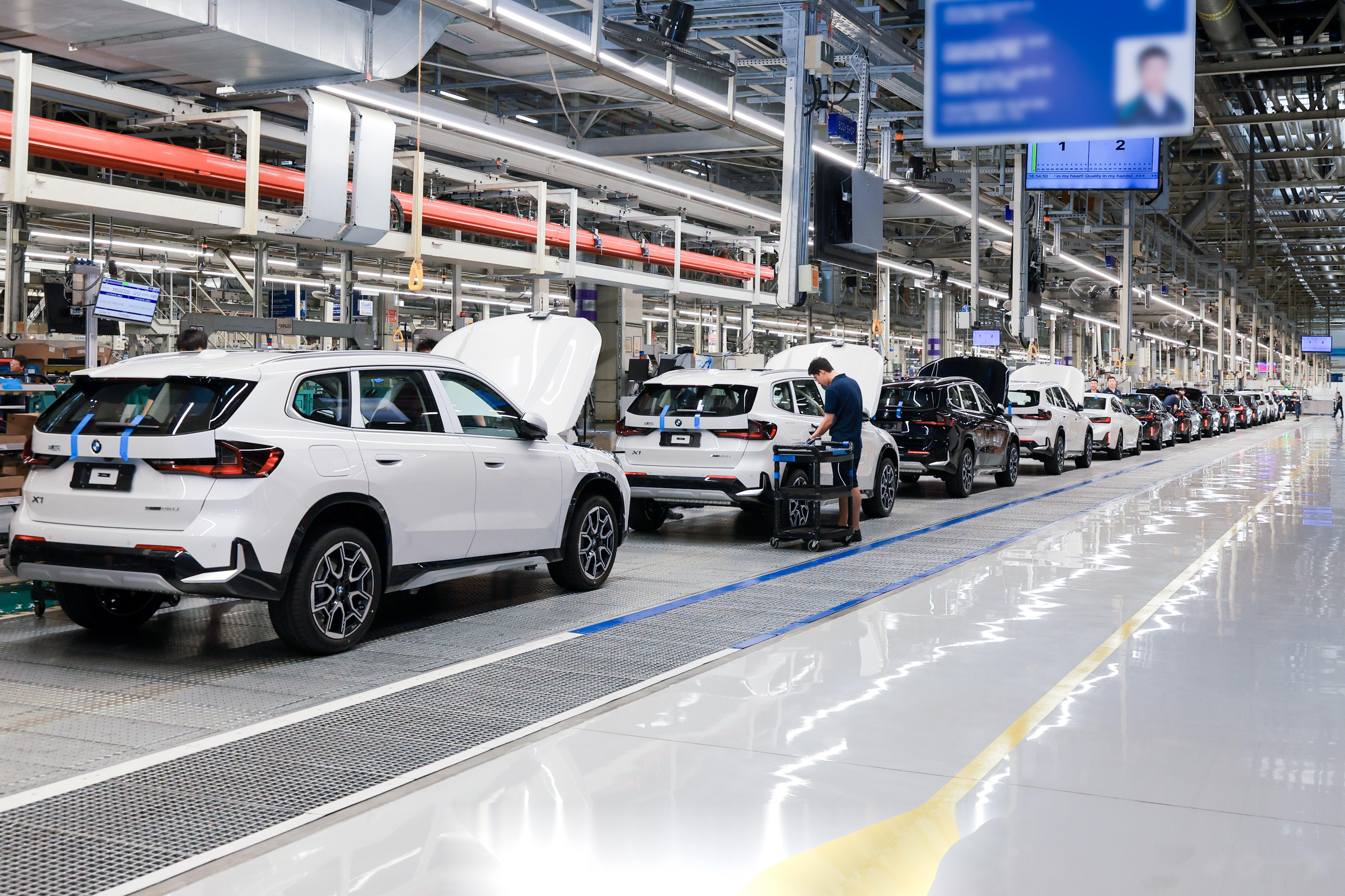 在宝马铁西工厂总装车间,说到频次最多的关键词就是全自动, 5g,工业