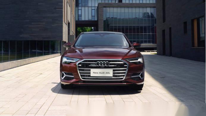 入手奥迪a6l,感觉真是"家庭出行的理想空间".后排宽敞