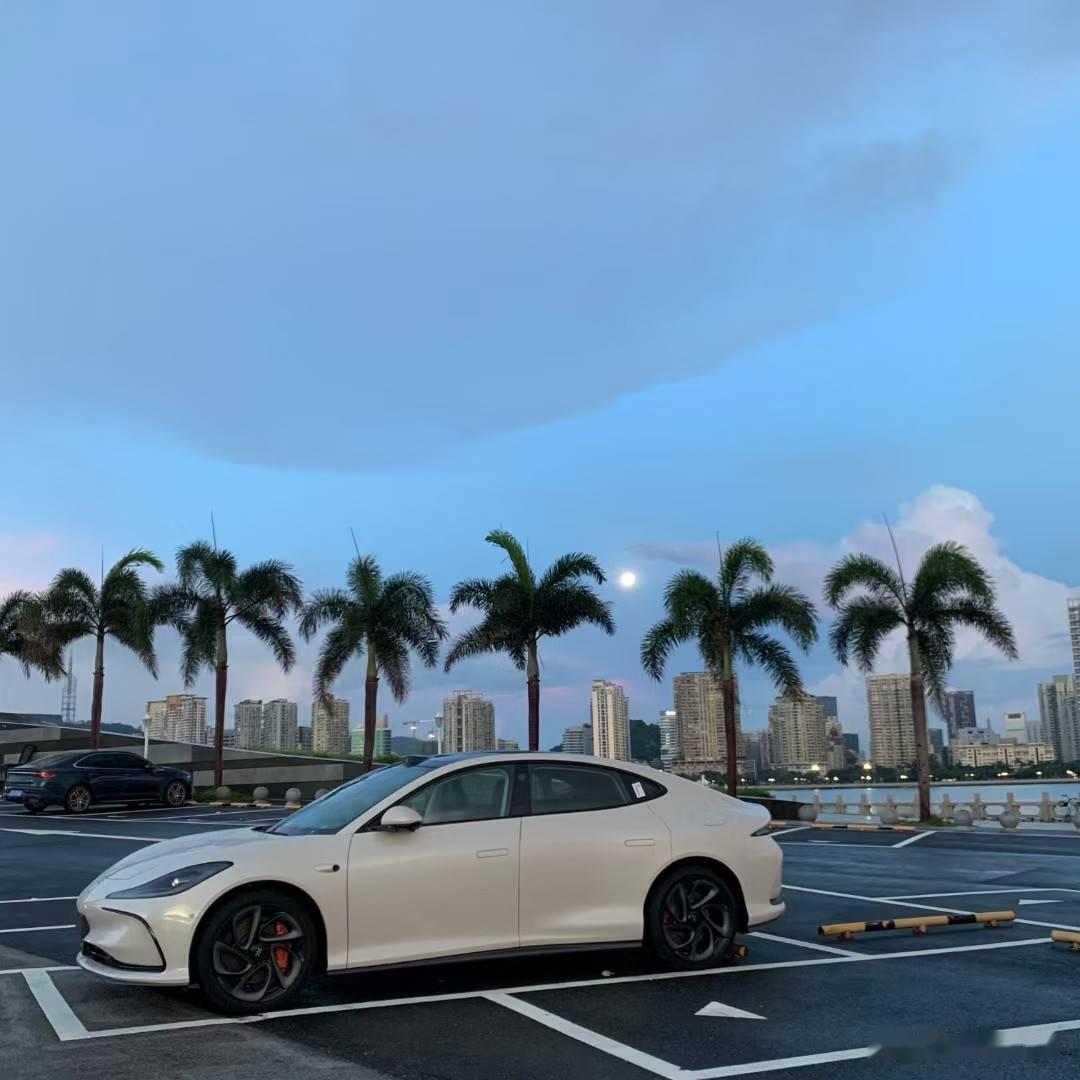 从5.20当天下定到提车才等了一个月,周四请了一整天假定在了6.20提车.